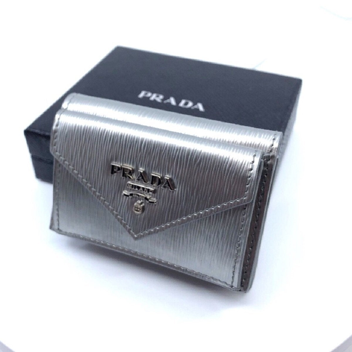 Prada Portafoglio Pattina Cromo Silver Vitello Move Envelope Flap Wallet 1MH021